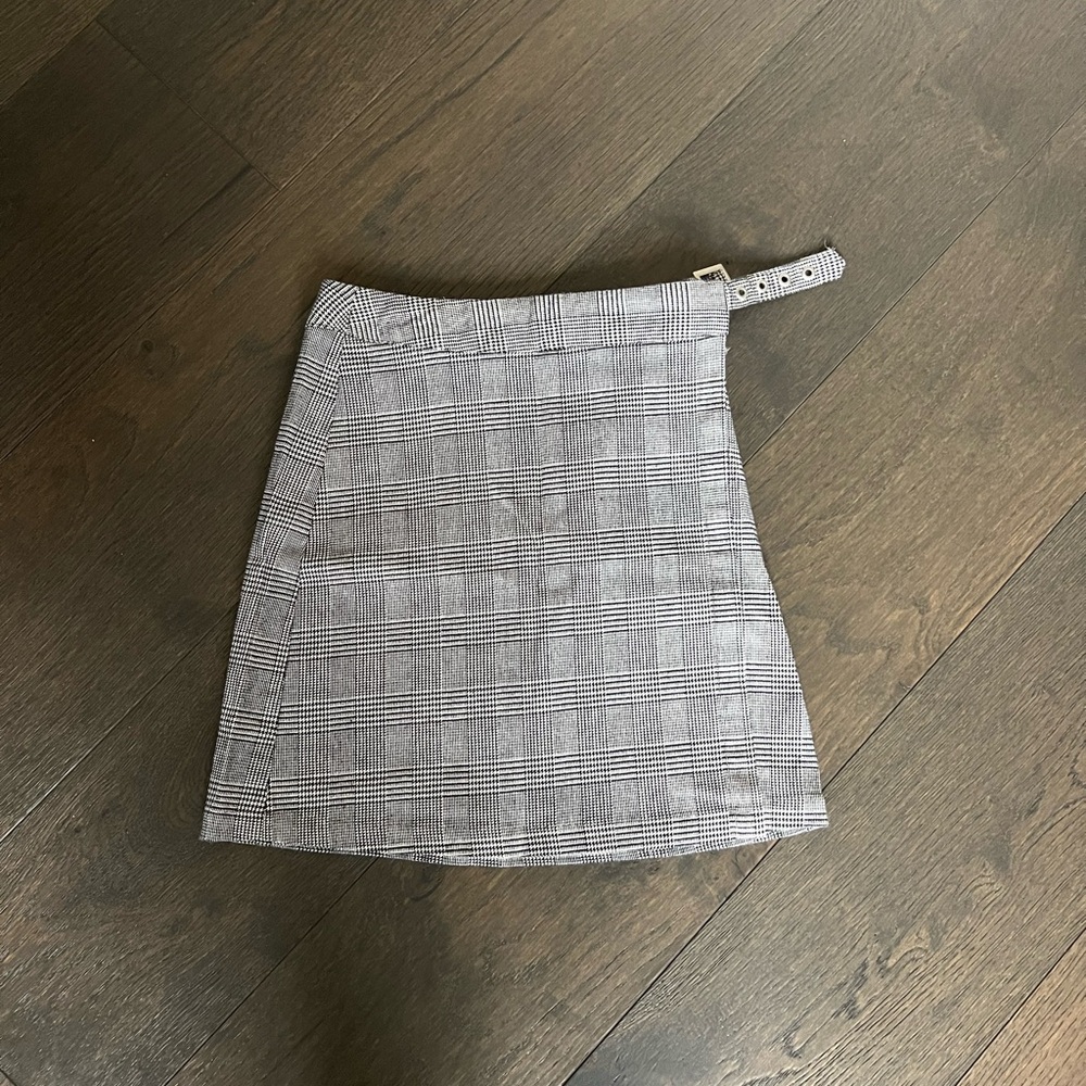 Brandy Melville Checkered Mini Skirt in Black and White